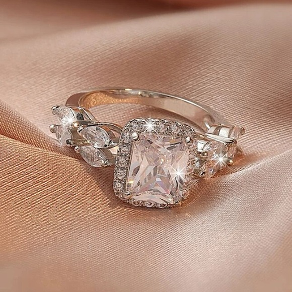 Gorgeous Multi Stone Zircon Ring - Picture 3 of 3